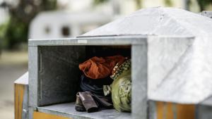 Контейнерите за събиране на ненужни дрехи и обувки в Шумен