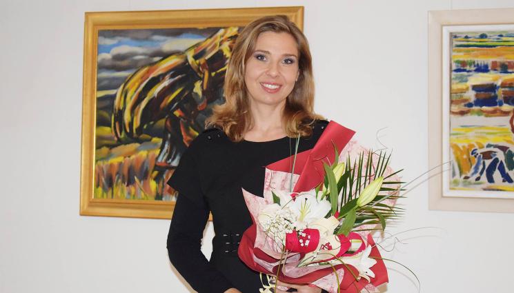 Вася Валентинова - Снежанка от Кюстендил помага на бедните в цял свят (СНИМКИ)