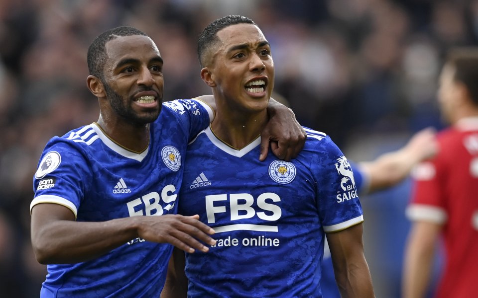 Полузащитникът на Лестър Юри Тилеманс може да премине в Ливърпул.