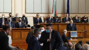 ГЕРБ напусна парламента по време на клетвата на Румен Радев