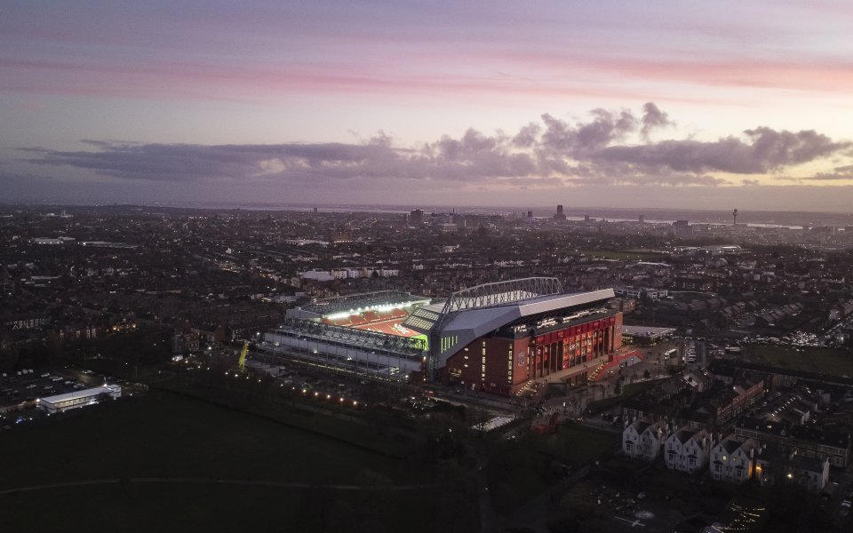 Брентфорд и Манчестър Юнайтед играят при 0:0 в отложен мач