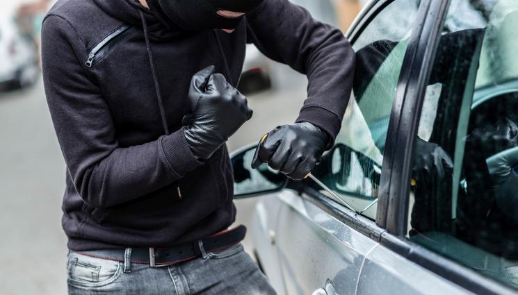 кражба кола - Столичани пропищяха: Крадци разбиват и тарашат колите им