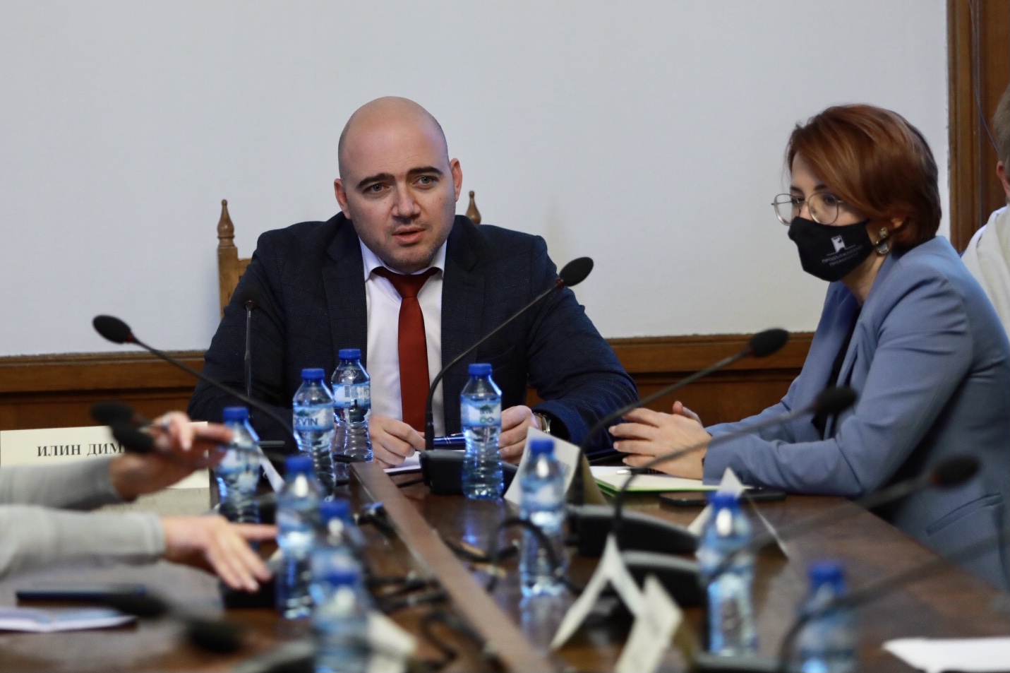 Доц. Кунчев докладва за епидемичната обстановка на депутатите от Комисията по туризъм