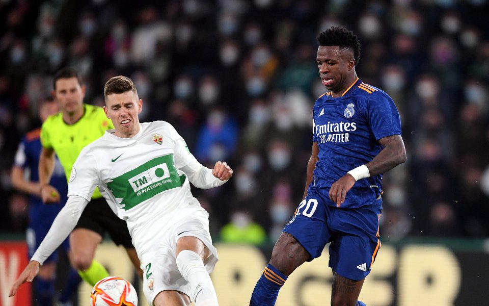 НА ЖИВО: Реал Мадрид 0:1 Елче, Бензема изпусна дузпа