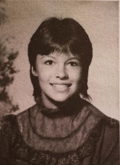 <p>Снимка на 16-годишната Памела от годишника на гимназията ѝ в Канада, 1984 г.</p>