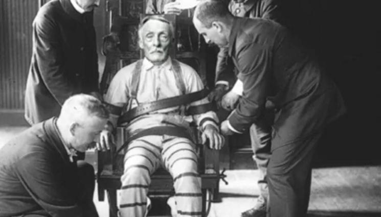 вампир бруклин - Бруклинският вампир убил сто деца, Албърт Фиш бил екзекутиран на електрическия стол през 1936 г.