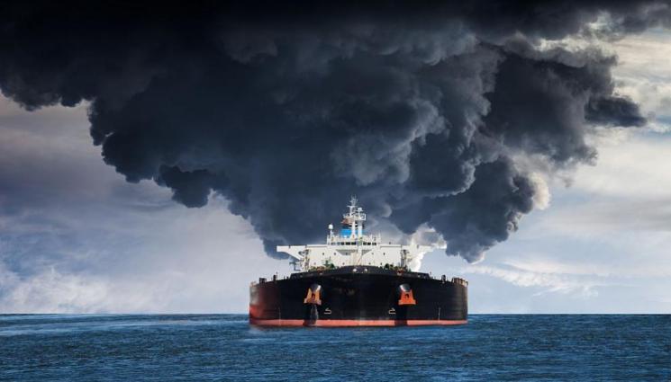 танкер - Танкер се запали в Черно море