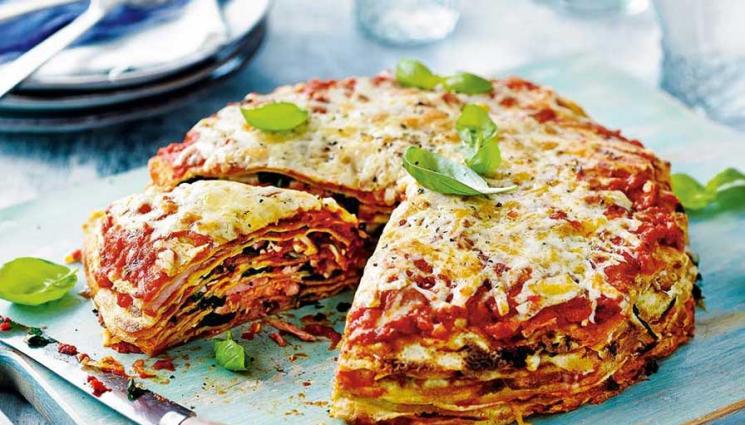 кулинар - Фантазия в кухнята: Уникална палачинкова торта и специални печени филийки за специални моменти