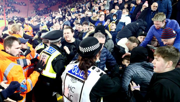 Англия - Тесла! Наказание чака Ман Сити за грозни изцепки на феновете