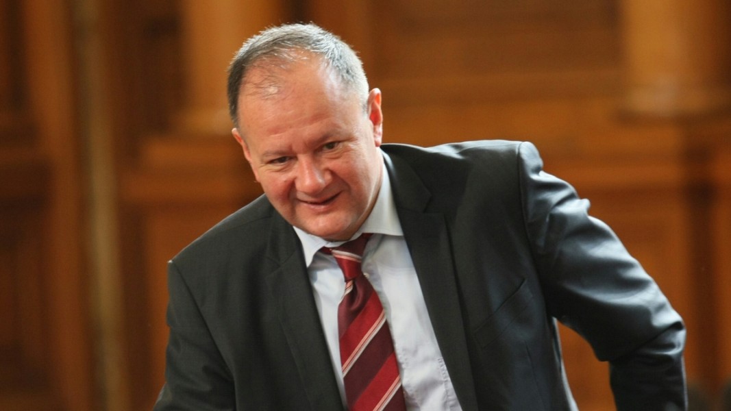 Михаил Миков