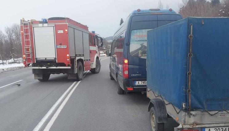 микробус драгичево - Микробус с туристи се запали край Перник (СНИМКИ)