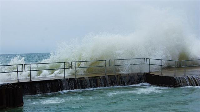 Мистериозни „ледени палачинки“ се появиха в езерото Мичиган