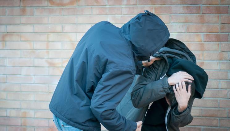 бой - 6 СРЕЩУ 1: Банда гаменчета млатиха дете пред училище в София