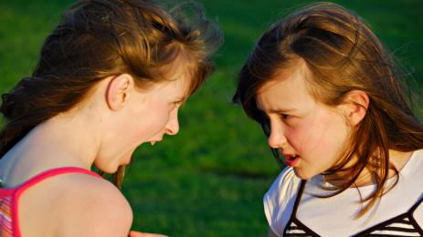 бой момичета