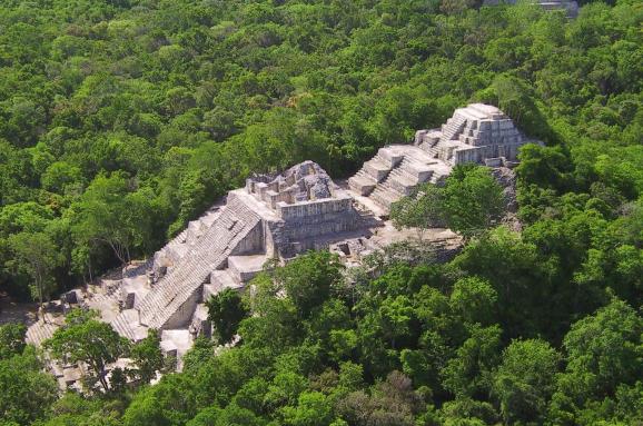  Пирамидата в Калакмул днес е обградена от джунгла.