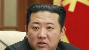Севернокорейският лидер Ким Чен ун поздрави китайския президент Си Цзинпин за преизбирането