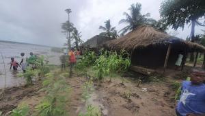 Тропическата буря Ана е отнела живота на най малко 34 души