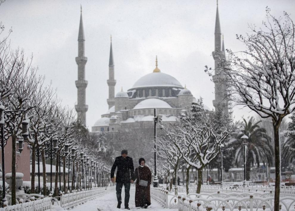 Снежни бури объркаха ежедневието в Гърция и Турция, а рекордно
