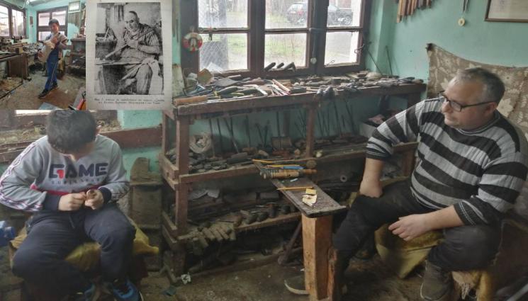 майстор гайдар Стоян Иванов - Химик и икономист майстори гайди и свирки на ул. „Кавал“