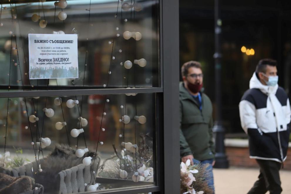 От полунощ в София ще бъдат в сила нови противоепидемични