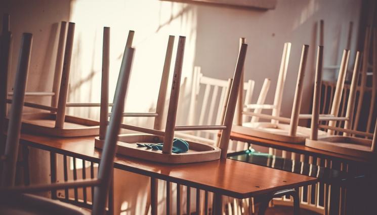 класна стая училище - МЪКИТЕ ПРОДЪЛЖАВАТ: Удължават междусрочната ваканция заради грипа