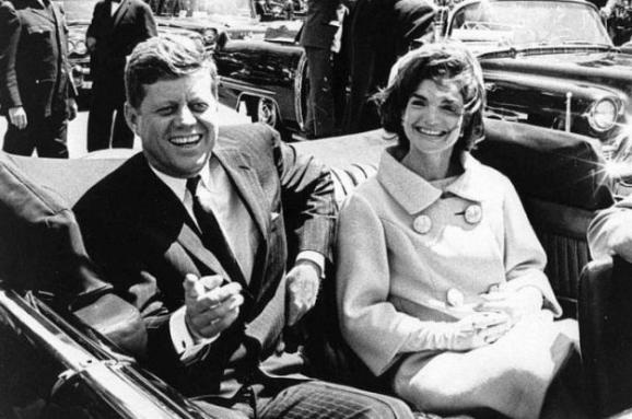  Джон Кенеди със съпругата си Джаки Кенеди