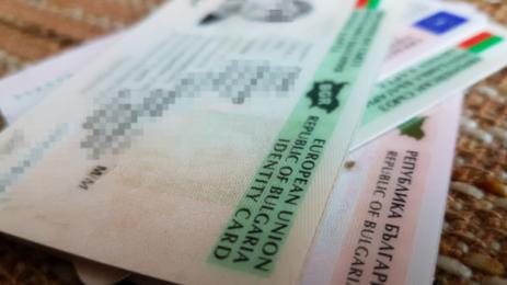 ПРИ АКЦИЯ: Разбиха мрежа за трафик на бежанци ползваща български лични документи