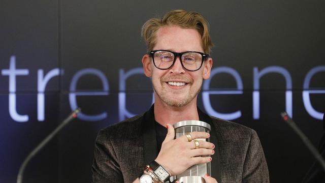 Маколи Кълкин се сгоди за приятелката си 