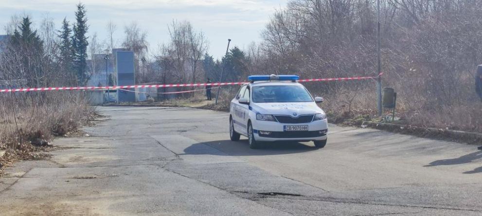 Издирват извършител, открил стрелба в сливенския парк Юнак“, съобщиха от полицията.