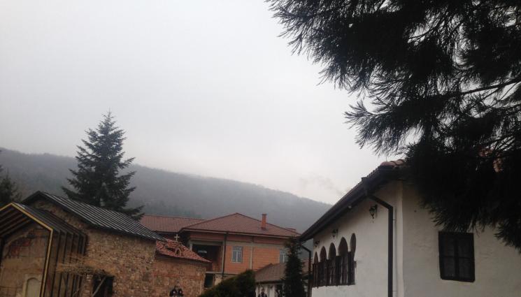 манстир - УИКЕНД: За усмивка с мед и мляко до Кремиковския манастир