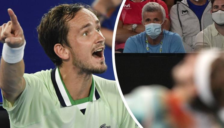 Медведев Циципас - С рефер под прикритие заковаха Циципас в крачка в бруталния полуфинал с Медведев