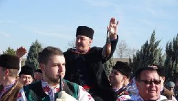 бйьь - Св. Трифон лее курбан и вино на корем, избират цар на еликсира и царица на лозята