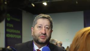 Христо Иванов беше преизбран за лидер на Да България  Конгресът на партията не