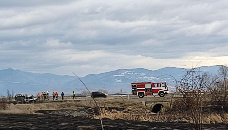 катастрофа Тракия - КОШМАР НА МАГИСТРАЛАТА: Два джипа се самозапалиха след катастрофа, загина шофьорка