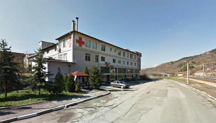 болница Свети Иван Рилски Дупница - ТРАГЕДИЯ ПОТРЕСЕ ДУПНИЦА: Мъж се самоуби със скок от третия етаж на болница