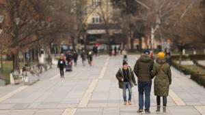 В понеделник ще преобладава слънчево време Около обяд от запад