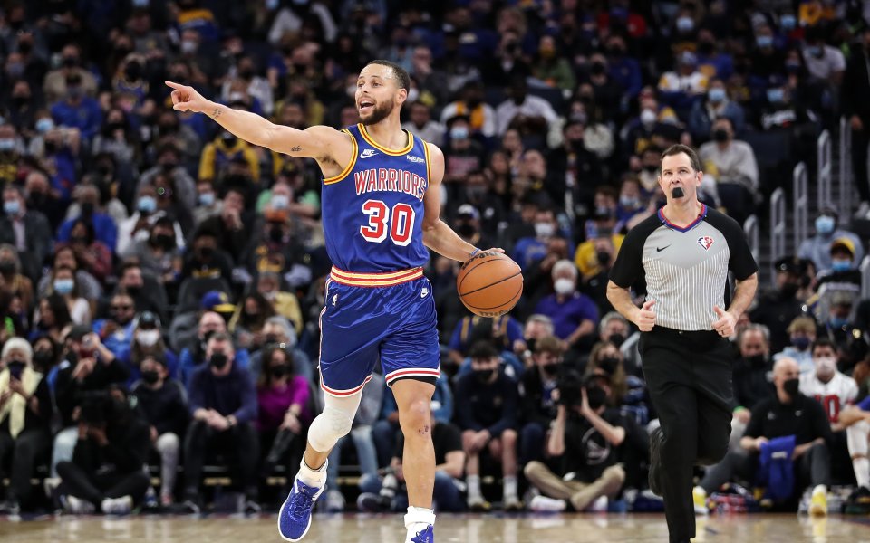 Отборът на Голдън Стейт Уориърс постигна шести пореден успех в