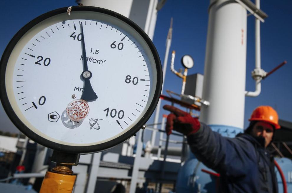 Руският природен газ продължава да тече към Европа в петък,