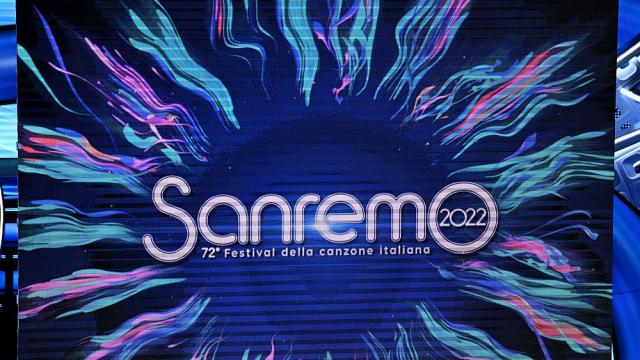 Фестивалът в Сан Ремо започна с модно дефиле (СНИМКИ)