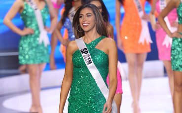 Двамата обявиха официално връзката си споделяйки обща снимка в профилите