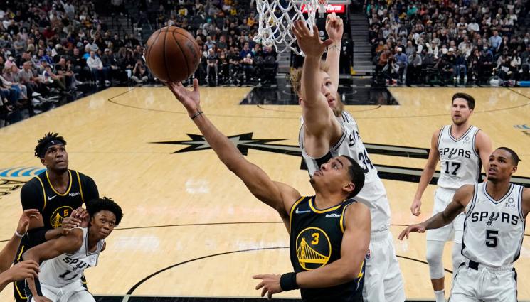 НБА - Голдън Стейт с девети пореден успех след луд обрат над Спърс (ВИДЕО)