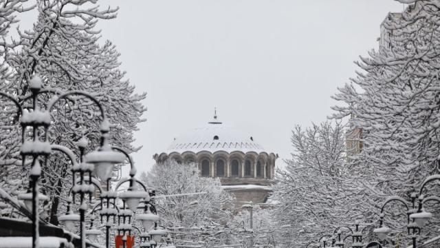 Снежна приказка: София осъмна в бяла премяна (ГАЛЕРИЯ)