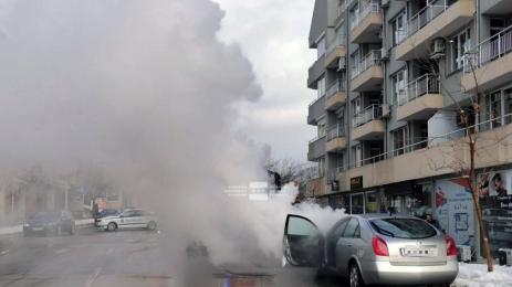 горящ автомобил