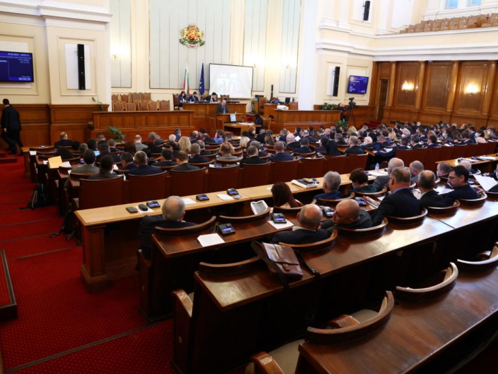 РЗИ влезе в НС, глоби цялата група на "Възраждане" - България - Vesti.bg