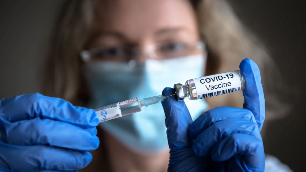 ФАКТ: Почти всички съставки във ваксините срещу COVID-19 са и съставки в много храни – мазнини, захари и соли.