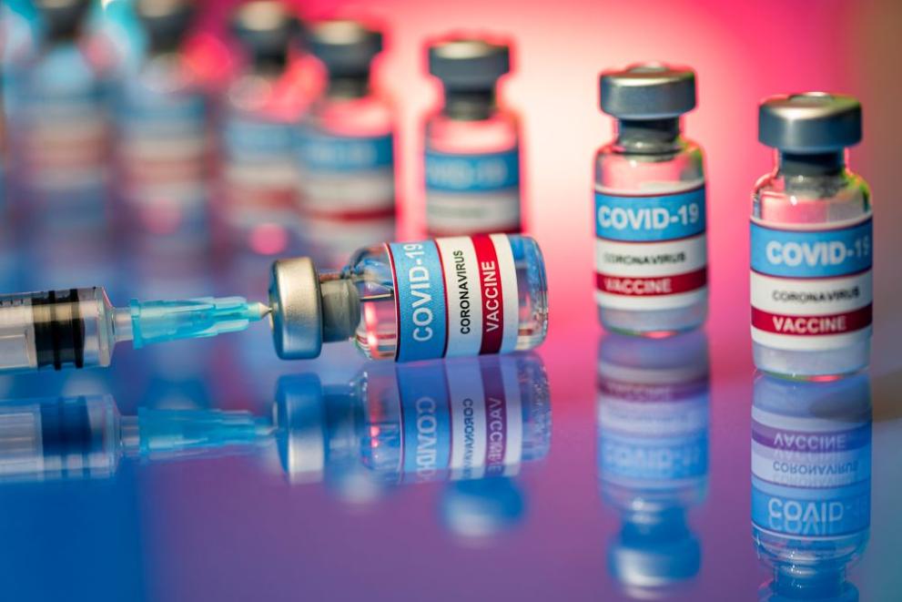 Желаещите да се ваксинират срещу COVID-19 имат възможност да го
