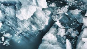 Гигантски айсберг който се е откъснал от ледника Туейтс блокира