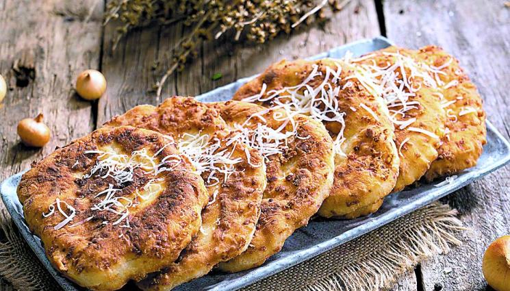 кулинар - УНИКАЛНИ РЕЦЕПТИ: Към апетитната закуска с кашкавал можем да прибавим и тесто (3 ястия, от които ще си оближете пръстите)