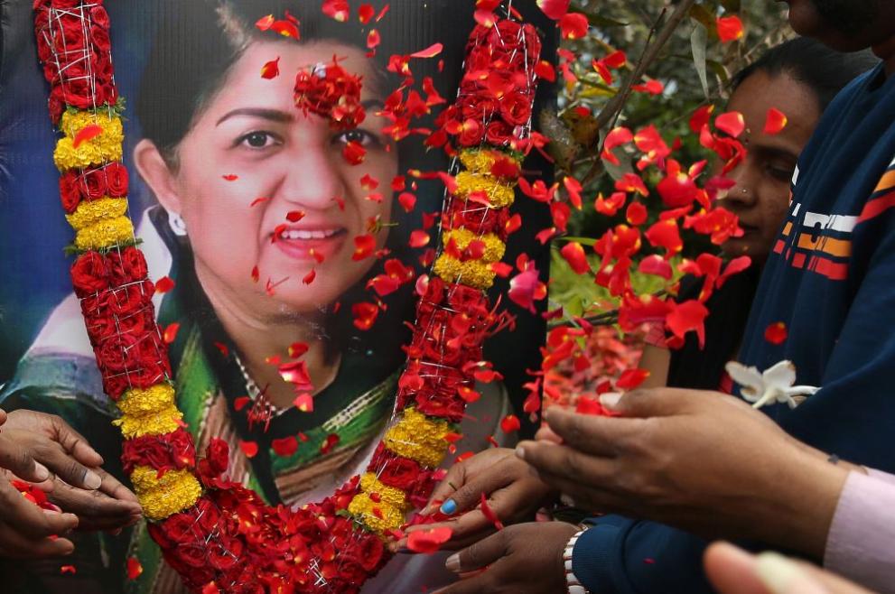 Легендарната певица Лата Мангешкар, наричана Славея на Индия, почина на