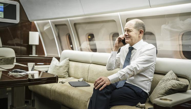 Олаф Шолц - НЕ ГО ПОДМИНА: Олаф Шолц заразен с COVID-19